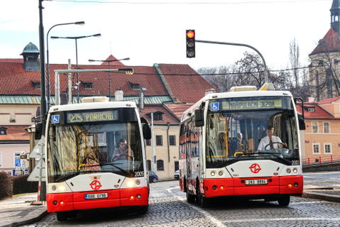 Húsz éve az Ikarus EAG E91-esek hozták el a midibuszok korát Prágába