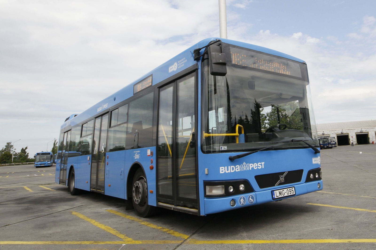 Budapest útjaitól is búcsút vesznek a Volvo-Alfa Cívis 12 autóbuszok