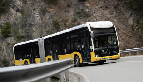 A Daimler Buses szállítja Bolzano első csuklós hidrgénbuszait