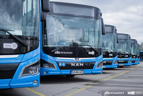 A 100E reptéri gyorsjáraton is megjelentek az ArrivaBus új MAN csuklósai