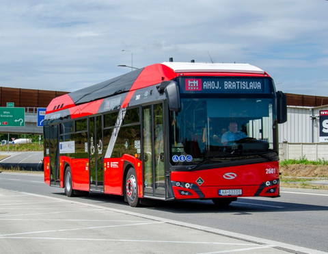 Augusztus 1-én forgalomba állnak a pozsonyi Solaris hidrogénbuszok