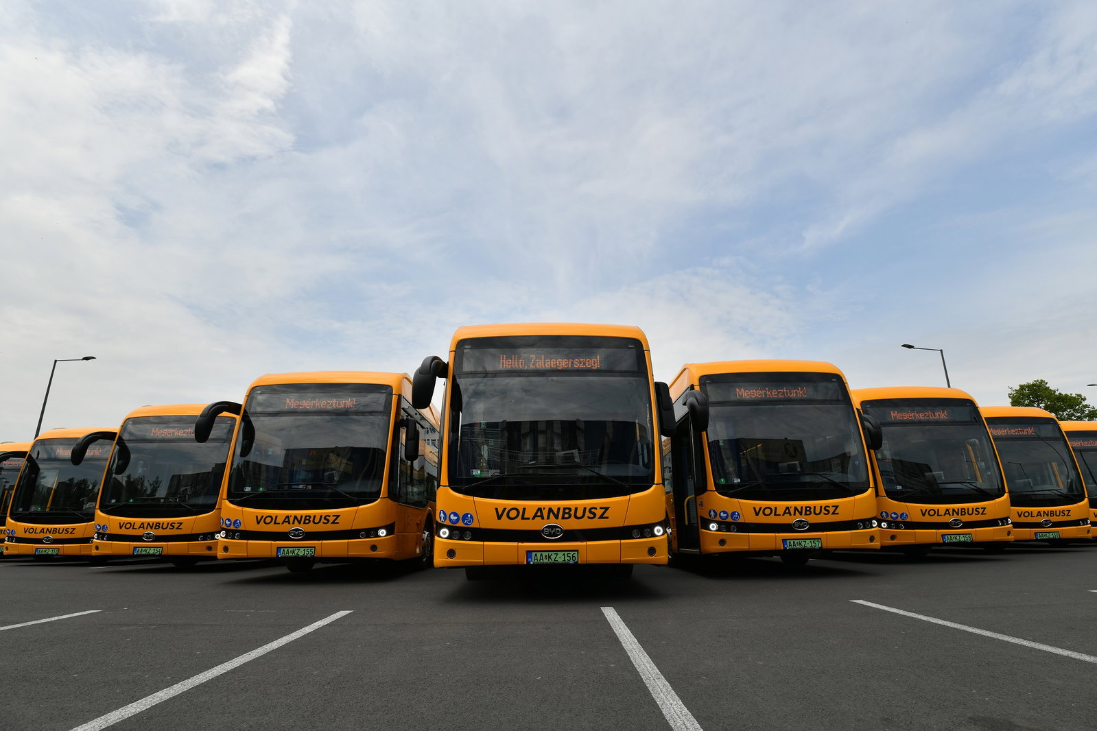 Az évtized végéig flottájának harmadát elektromos járművekre cserélné a Volánbusz