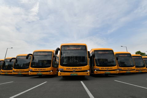 Az évtized végéig flottájának harmadát elektromos járművekre cserélné a Volánbusz