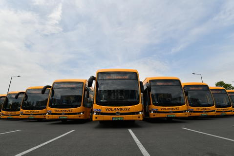 Az évtized végéig flottájának harmadát elektromos járművekre cserélné a Volánbusz