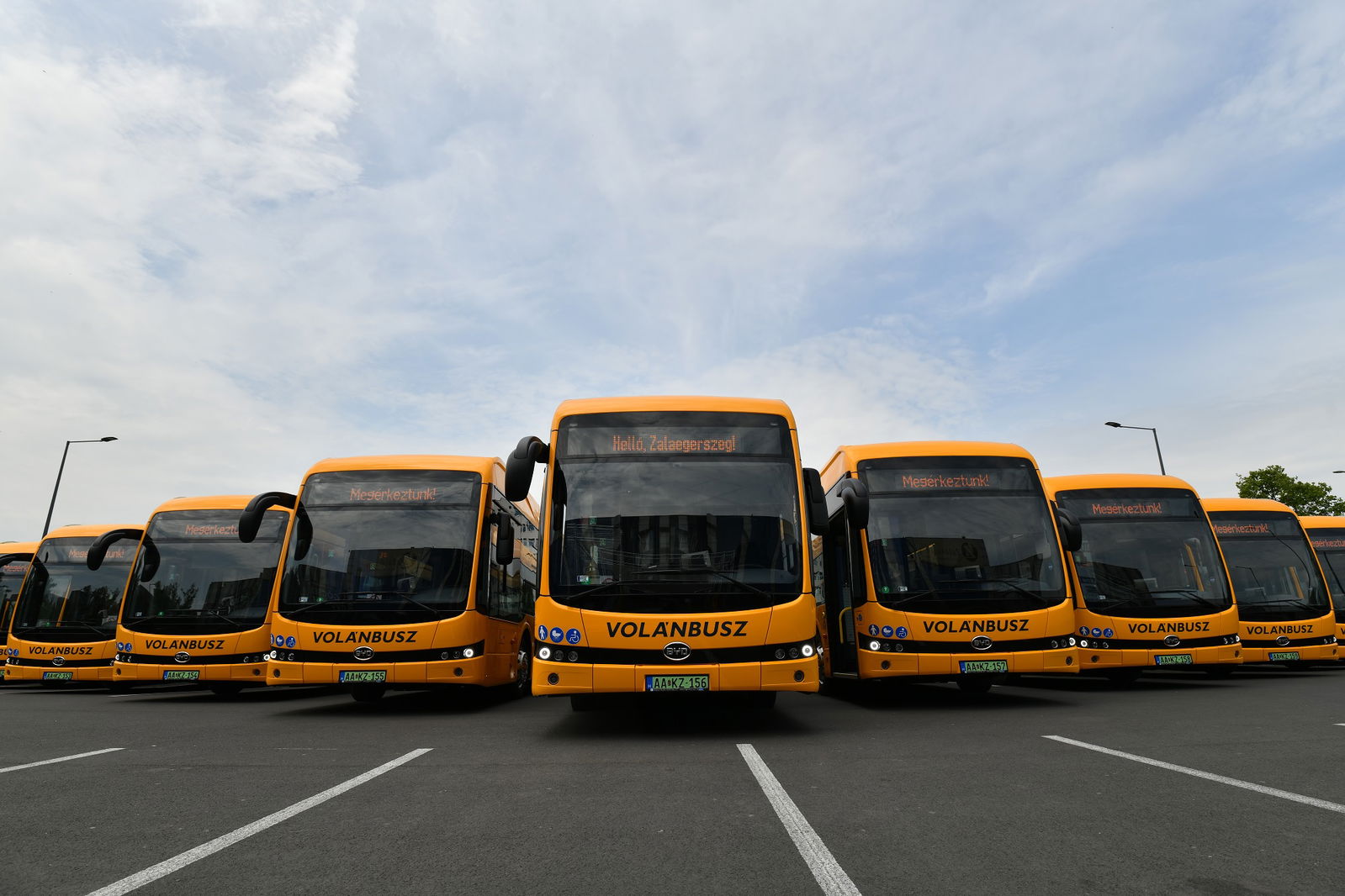 Az évtized végéig flottájának harmadát elektromos járművekre cserélné a Volánbusz