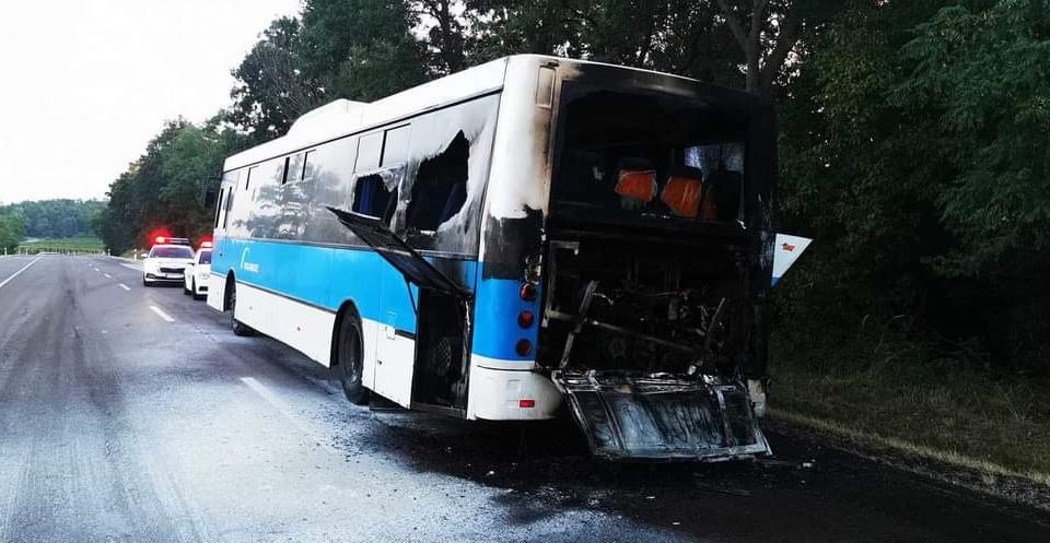 Kigyulladt a Volánbusz egyik Alfa Regio helyközi autóbusza Demjén térségében