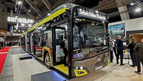 Akár 600 kilométer hatótávolságra is képes csuklós villanybuszt mutatott be a Solaris Brüsszelben