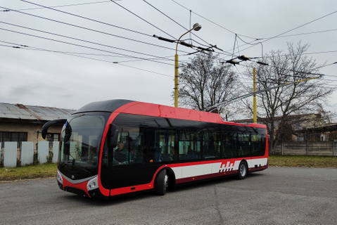 Megérkezett Eperjesre az első új SOR TNS 12 trolibusz