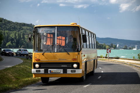 A Volánbusz nosztalgia Ikarus 266-osával indul a nyár Keszthelyen