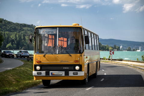 A Volánbusz nosztalgia Ikarus 266-osával indul a nyár Keszthelyen