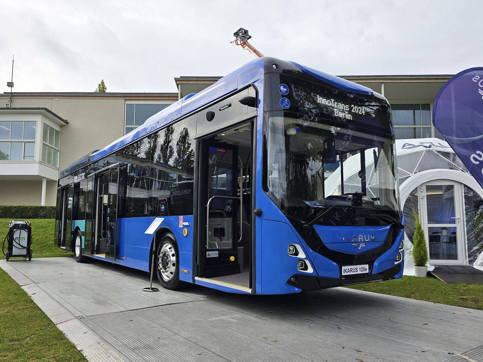 Két újdonsággal is érkezett az Ikarus a berlini InnoTrans 2024 kiállításra