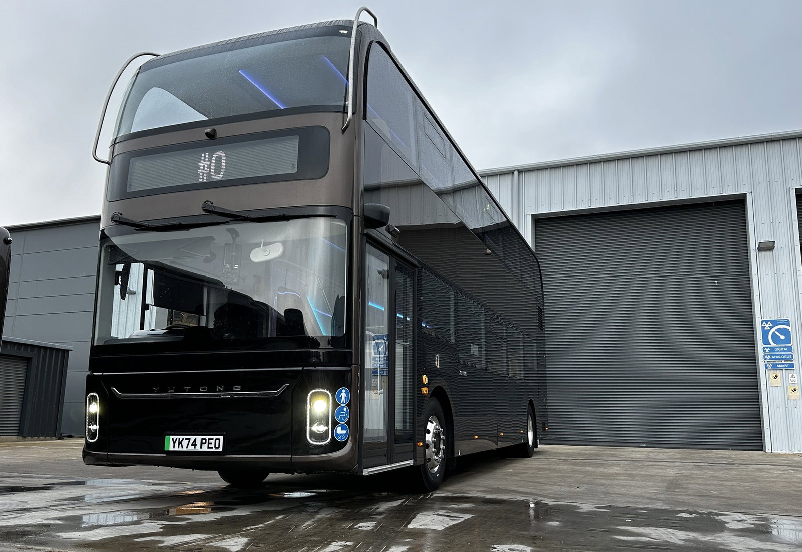 A Westway Coach Services flottájába került az eddigi legelegánsabb Yutong U11DD