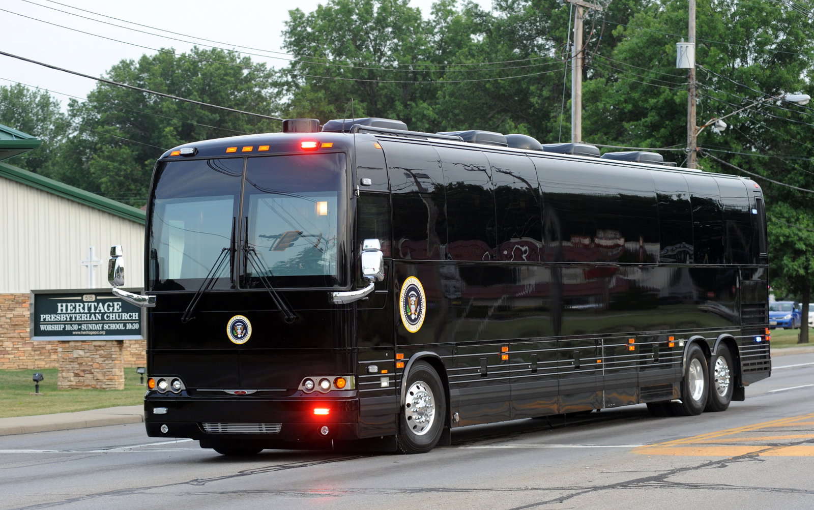 “Ground Force One”: armored motorcoaches in the logistics of U.S. presidential transport