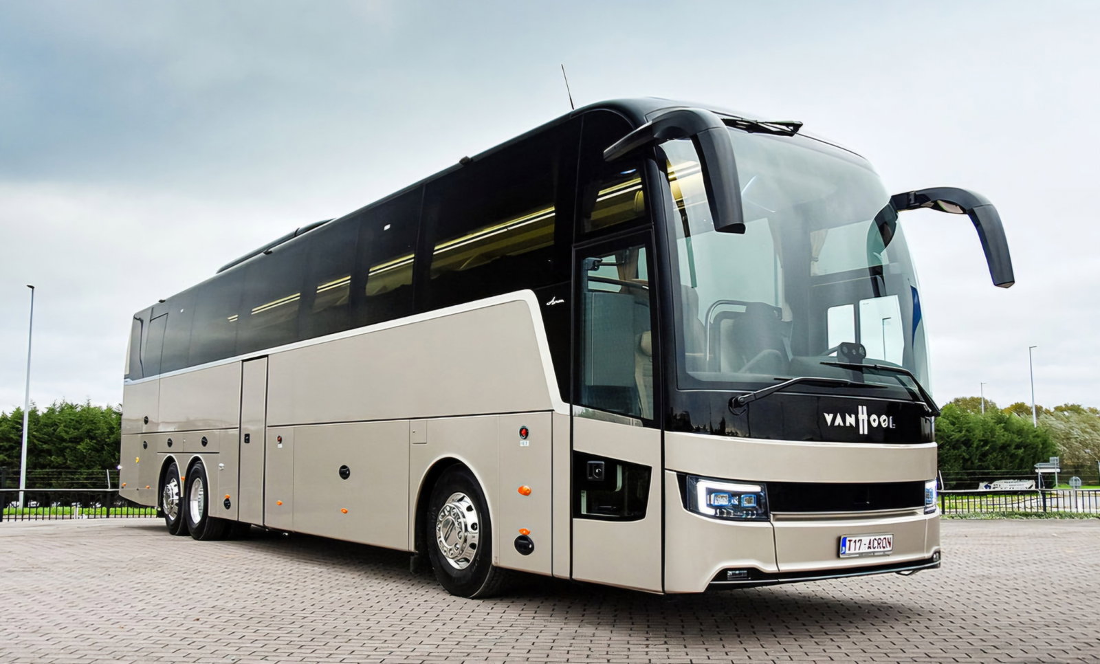 Döntött a VDL, ezeket a Van Hool modelleket gyártják tovább