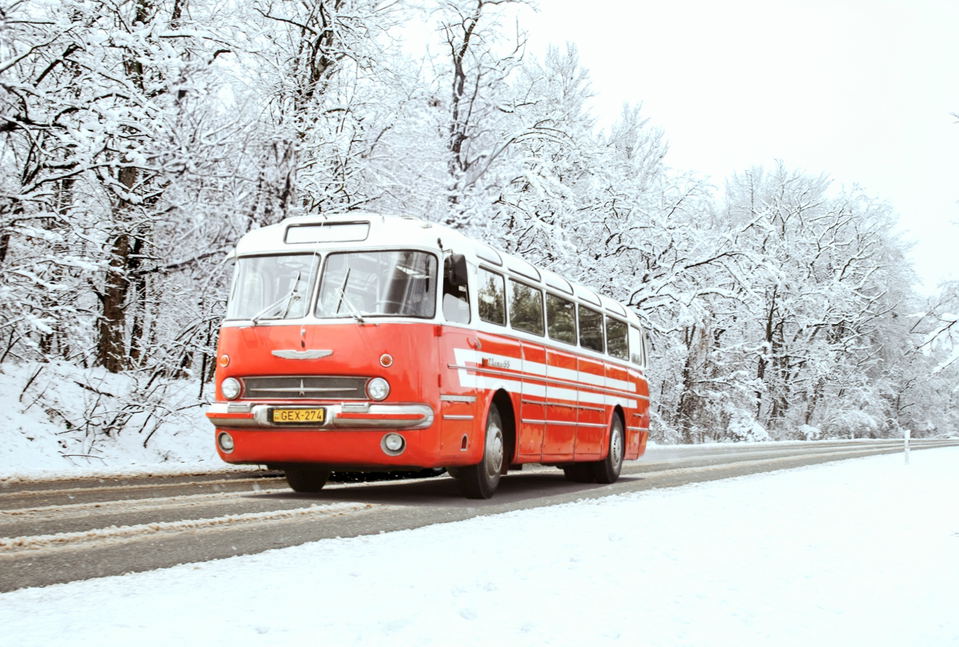Adventi városnézés Budapesten a Volánbusz Ikarus farosával