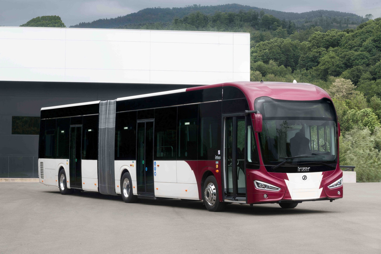 Újabb 11 darab Irizar villanybusszal bővíti flottáját a Voyages Emile Weber