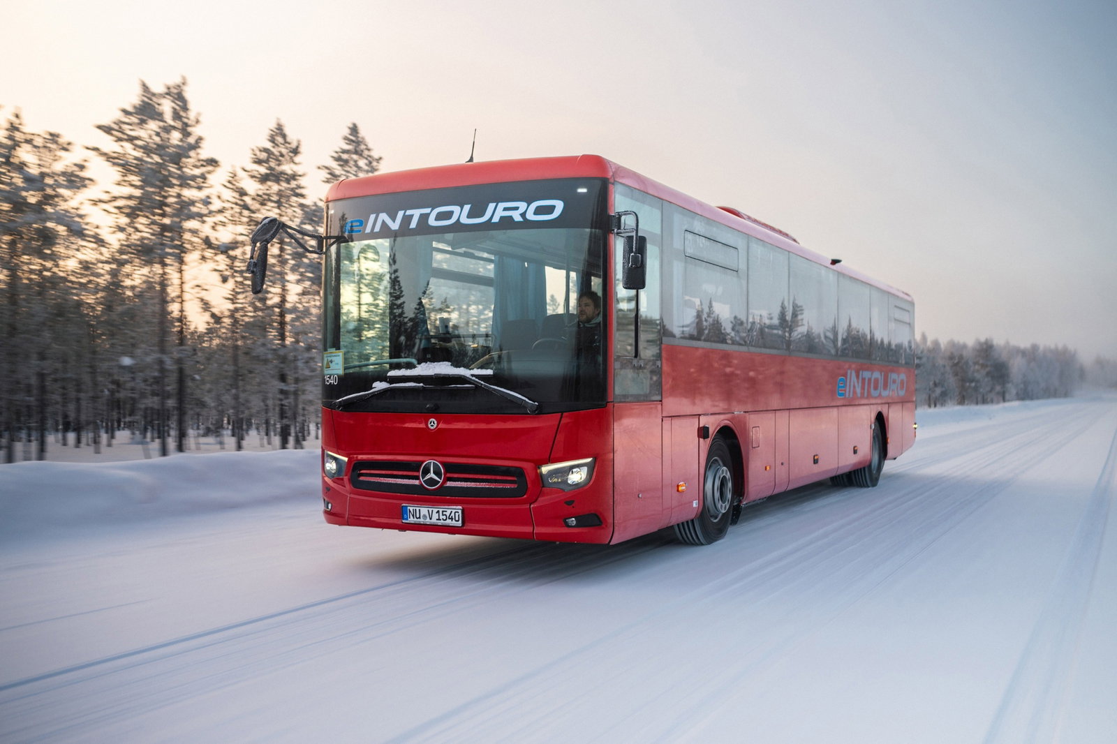 Az északi sarkkörön tesztelték az elektromos Mercedes-Benz eIntourót