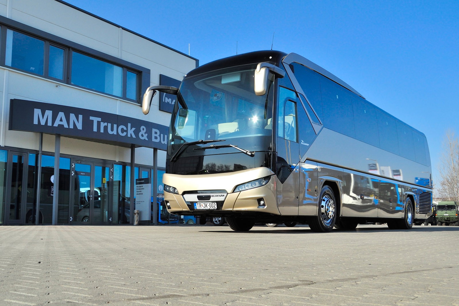 Új Neoplan Tourlinerrel bővült a Terjékibusz Kft. flottája