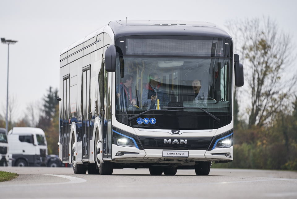 Ismét elektromos MAN-nel, ezúttal egy Lion’s City 10 E midivel bővül a V-Busz flottája