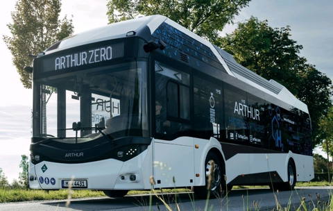 Lengyel alapokon, német szervezeti háttérrel épít villany- és hidrogénbusz-gyártót az Arthur Bus