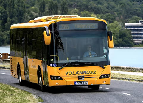 Légkondicionált buszokkal és késési biztosítással erősít a nyárra a MÁV