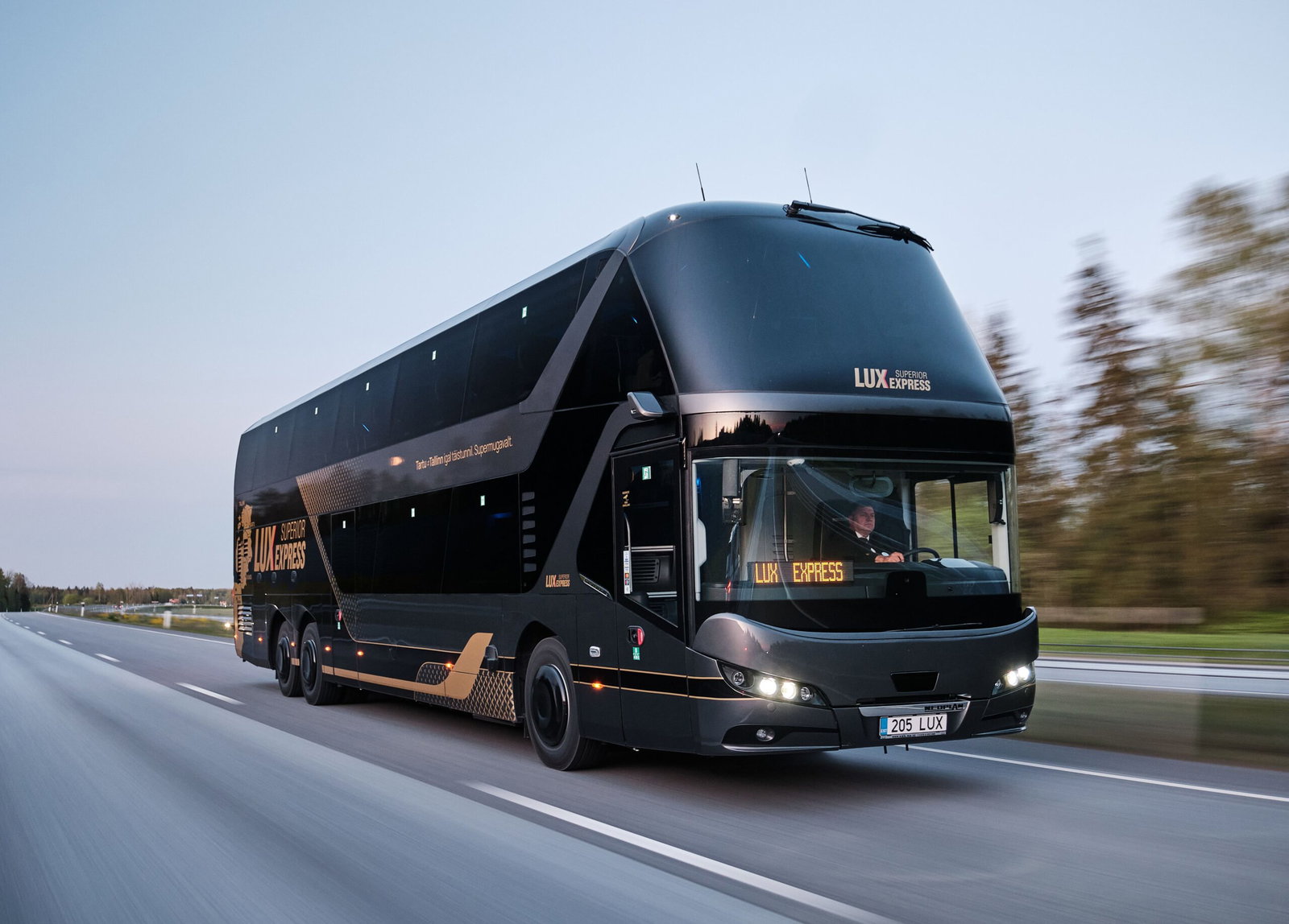 Neoplan emeletesekkel emeli új szintre a belföldi közlekedést az észt Lux Express