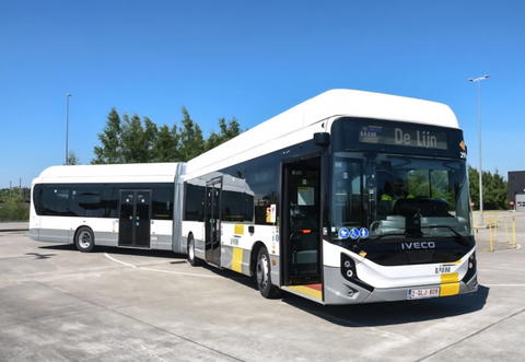 Száz új Iveco E-Way csuklós villanybusz érkezik Flandriába