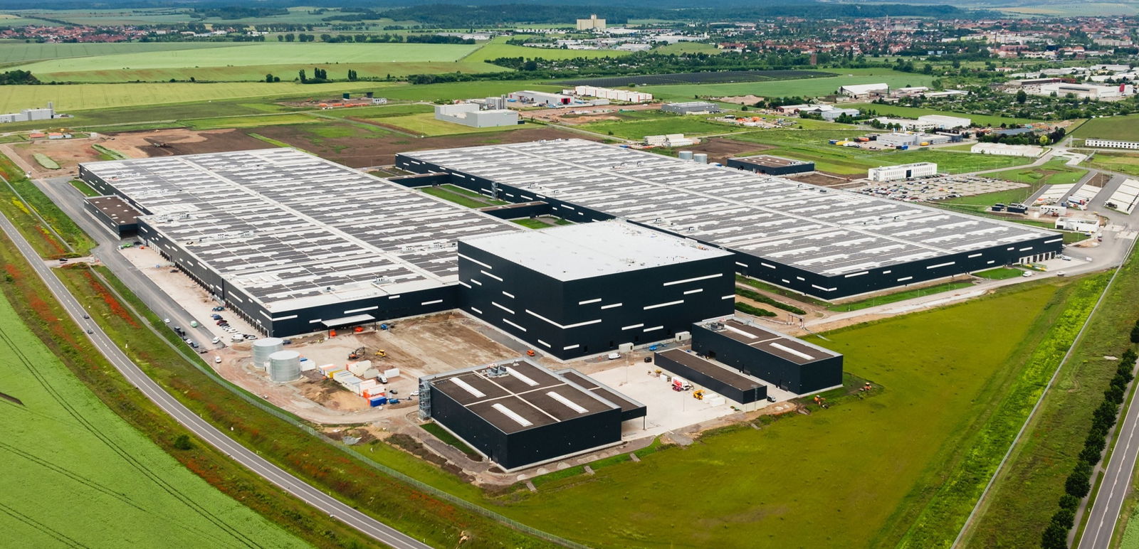 Félmilliárd euróból épült fel a Daimler Truck új globális alkatrészközpontja Halberstadtban