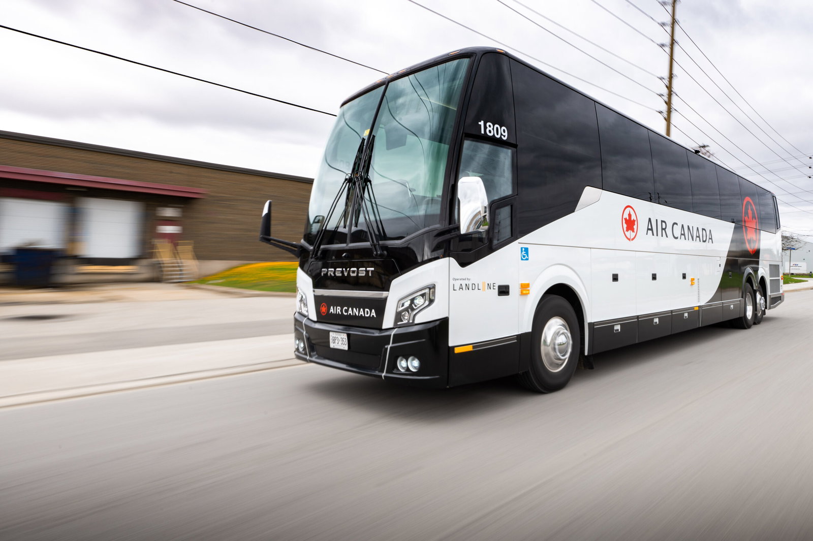 Bővíti luxusbuszos szolgáltatását az Air Canada: Kingston is felkerült a térképre