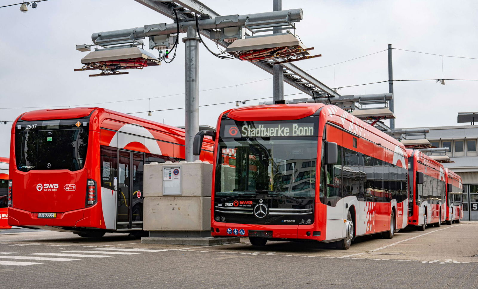 Bonn tíz Mercedes-Benz eCitaróval erősíti elektromos buszflottáját