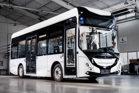 Két darab elektromos midibuszt szállít Görögországba az Ikarus