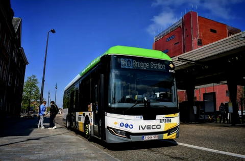 Száztíz darab új Iveco Crossway LE Elec villanybusz került a De Lijn alvállalkozói hálózatába