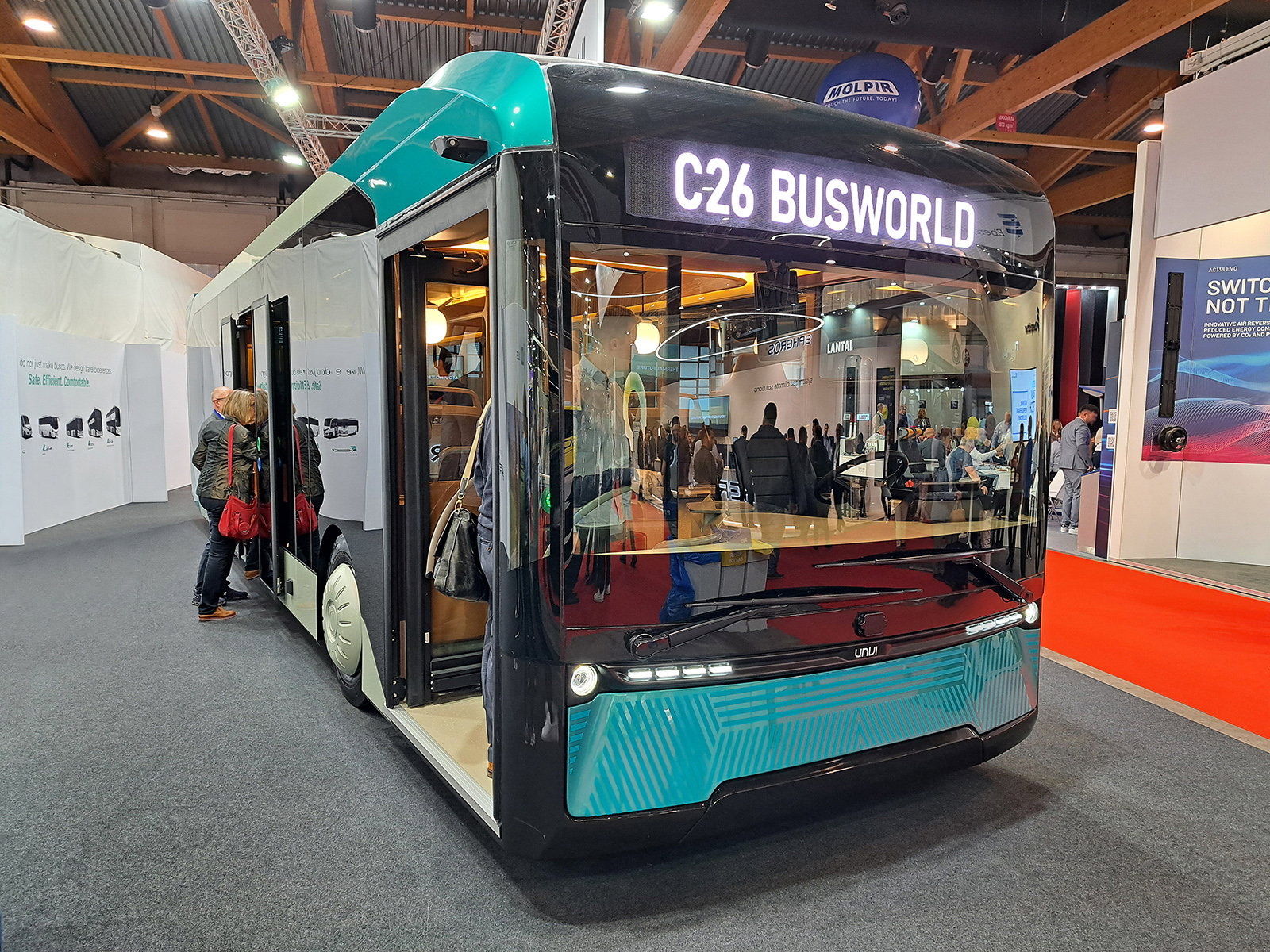 Busworld Europe 2025: látványos koncepcióbusszal keltett feltűnést az UNVI