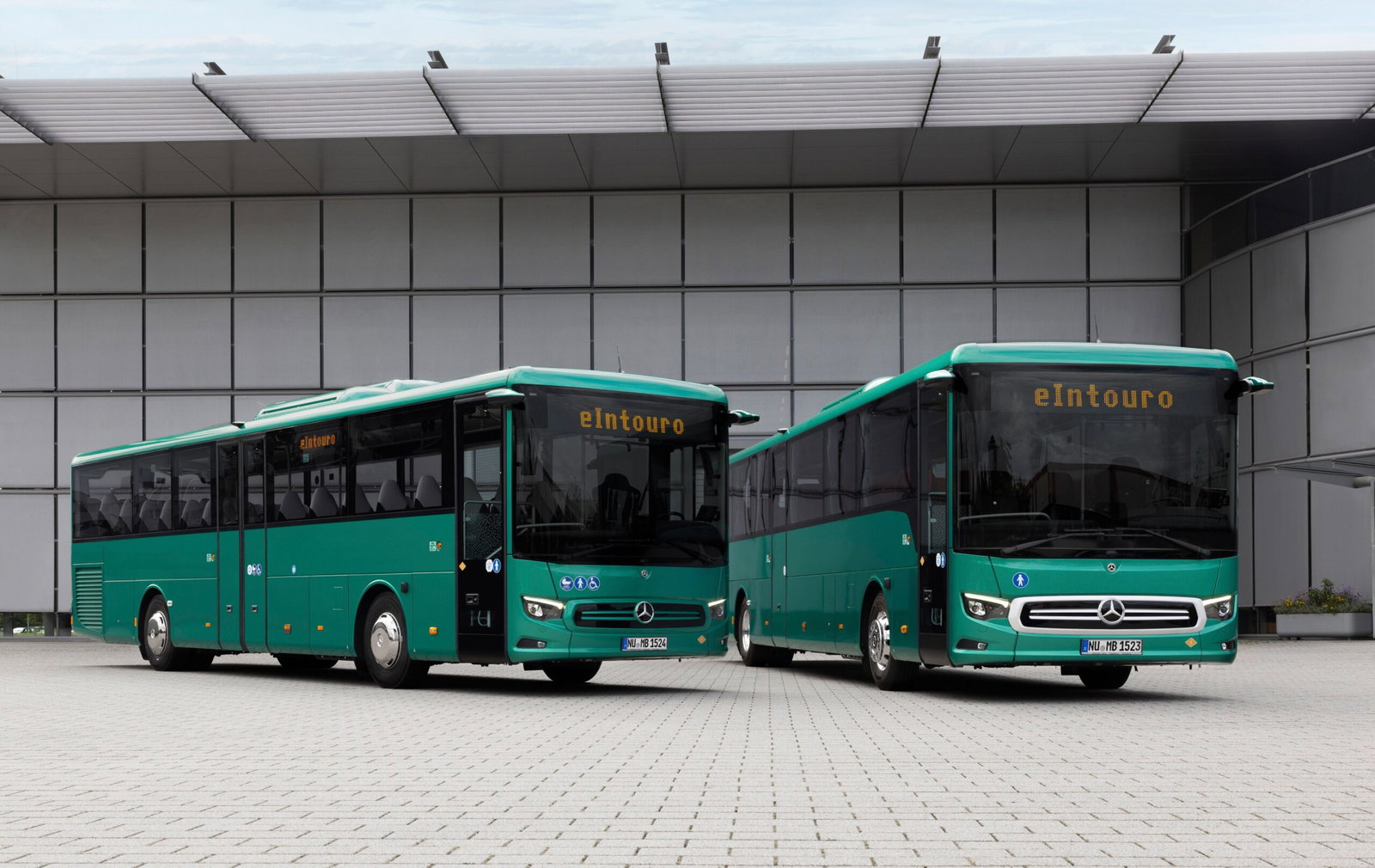 Helyközi villanybusszal és új akkutechnológiával érkezett a Daimler Buses a Busworldre