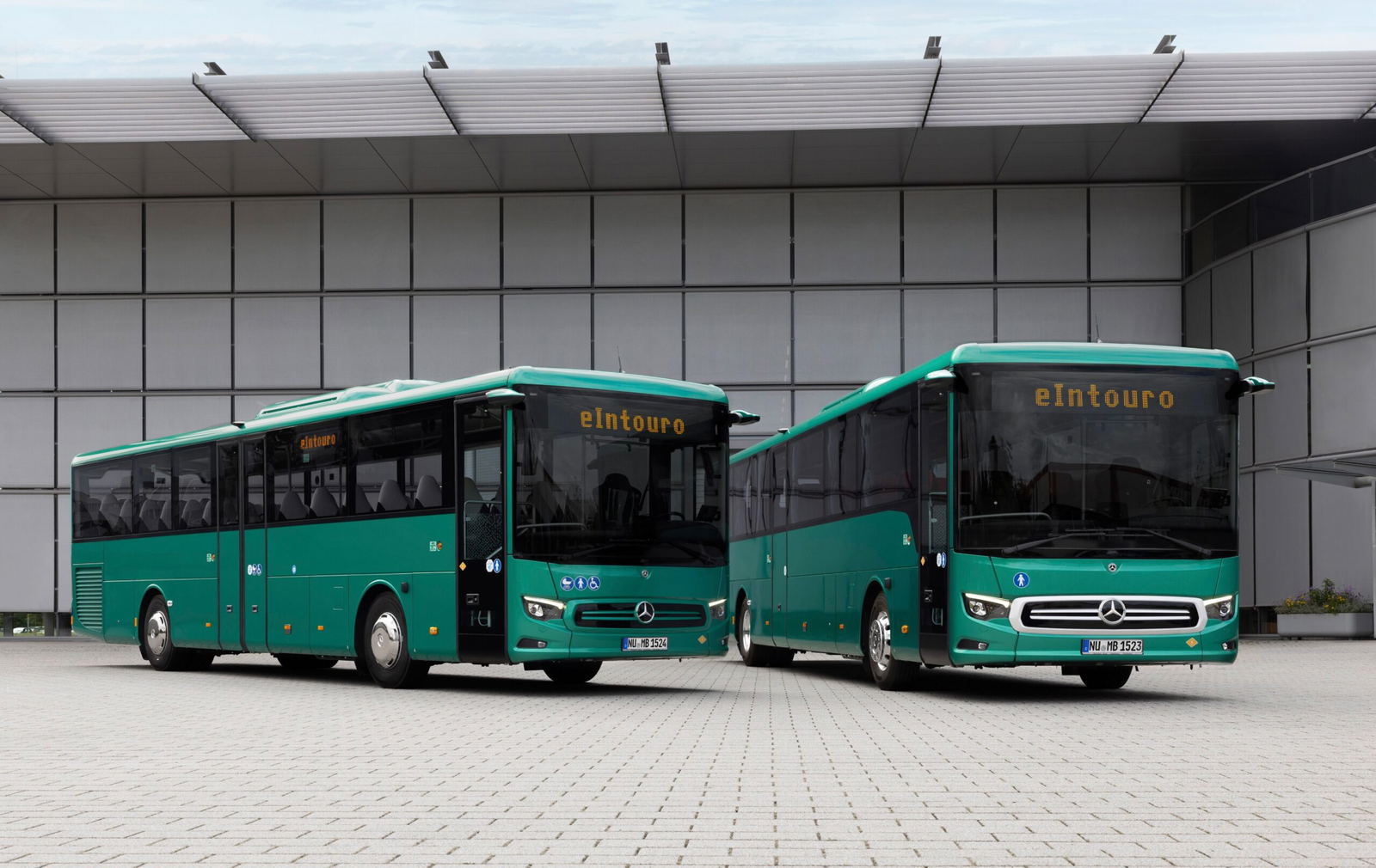 Helyközi villanybusszal és új akkutechnológiával érkezett a Daimler Buses a Busworldre