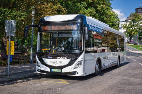 Újabb három Ikarus 120e állt forgalomba a Volán kötelékében, ezúttal Balatonfüreden