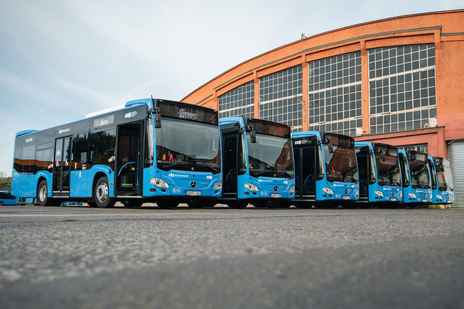 Szerdától forgalomba állnak Budapesten az első Mercedes-Benz Citaro K-k