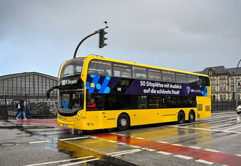 Emeletes villanybuszok bevezetését fontolgatja Hamburg