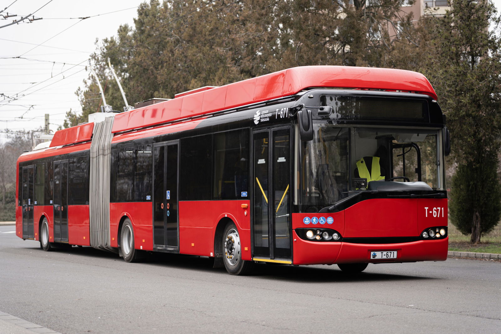 Utasforgalomban az SZKT első, Salzburgból érkezett Solaris Trollino 18 trolibusza