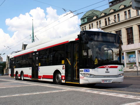 Háromtengelyes Škoda 28 Tr trolibuszokat vásárol használtan az SZKT