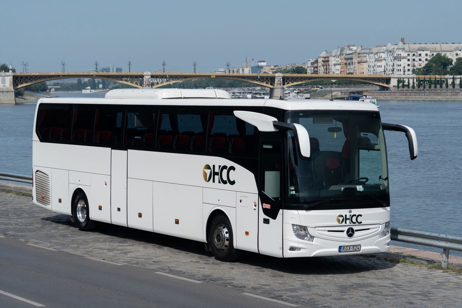 Közel 700 ezer busz az EU útjain – átlagéletkor, hajtásmódok és a magyar flotta helyzete számokban