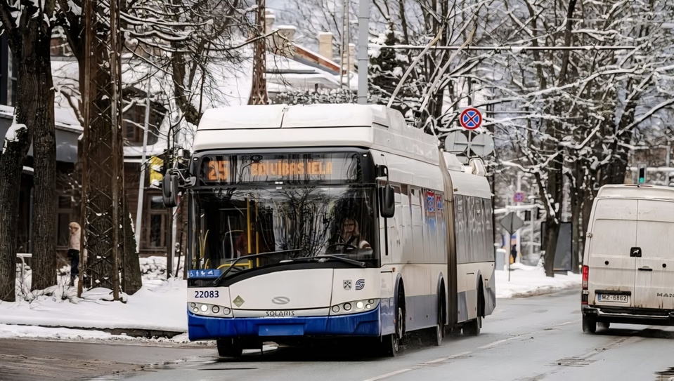 Összesen 100 szóló, csuklós és duplacsuklós önjáró trolibusz beszerzésére készül Riga