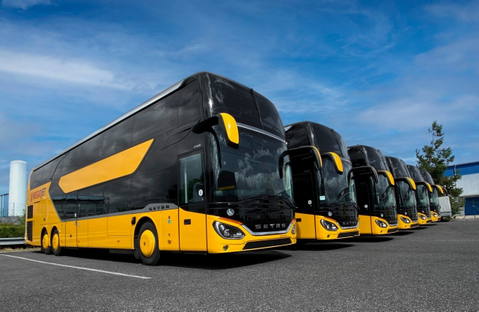 Prémium emeletes buszokkal erősít Csehország fő belföldi tengelyein is a RegioJet