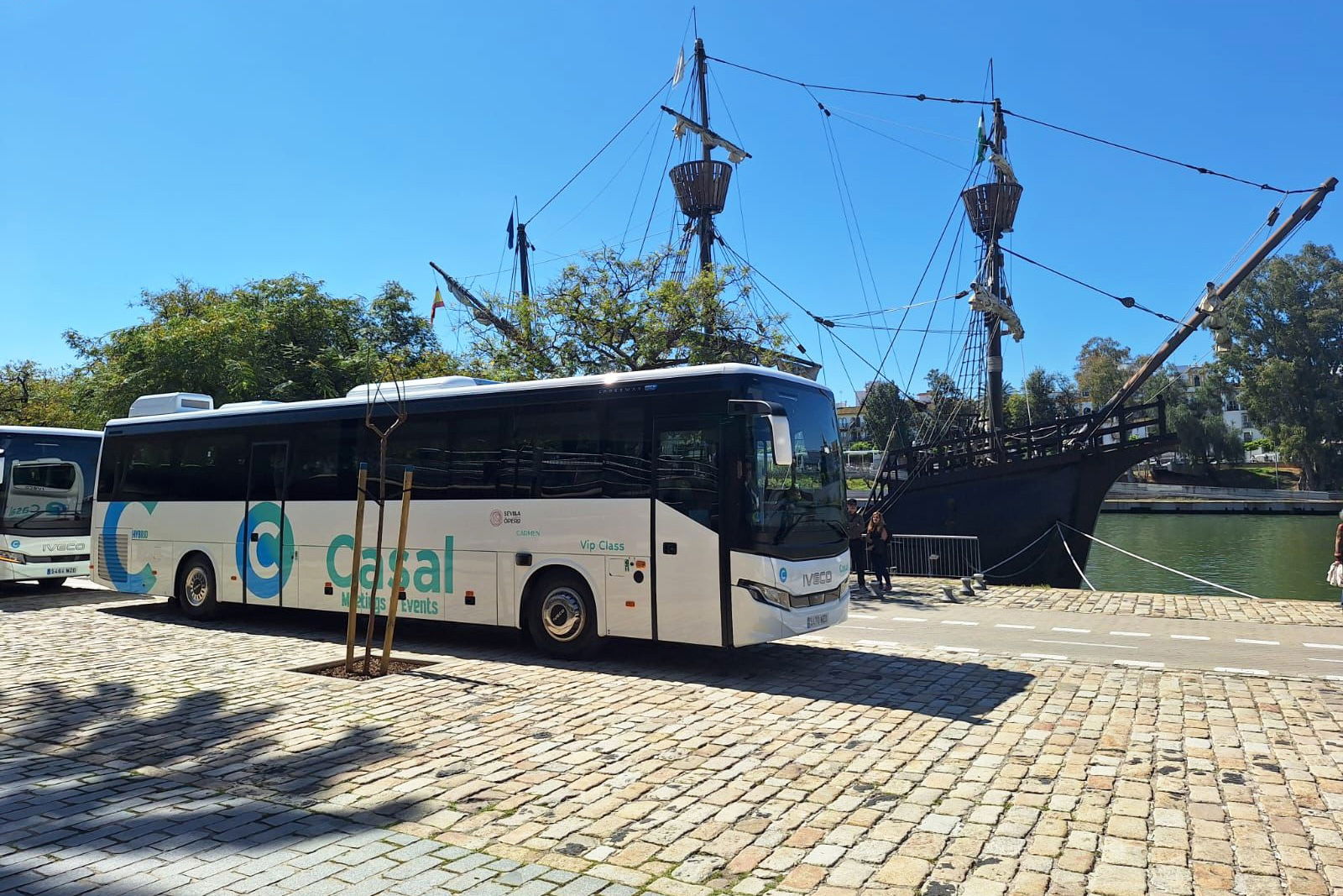 Újabb 17 alternatív hajtásrendszerű autóbuszt szállított az Iveco Bus a sevillai agglomerációba