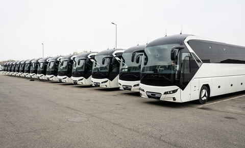 Tizenöt új Neoplan Tourlinerrel bővítette állományát az Infinitours-busz.hu