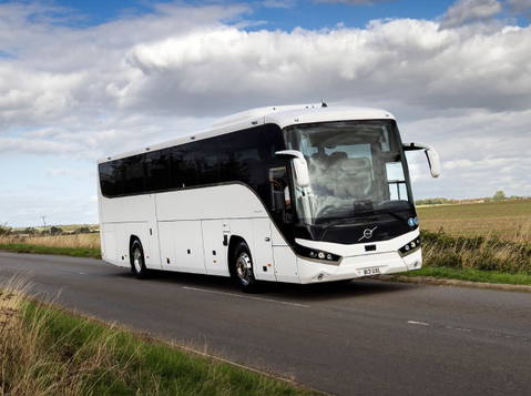 Újabb lépés a Volvo turistabuszos visszatérésében: bemutatkozik a B13R UNVI XL