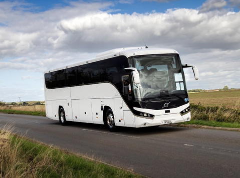 Újabb lépés a Volvo turistabuszos visszatérésében: bemutatkozik a B13R UNVI XL