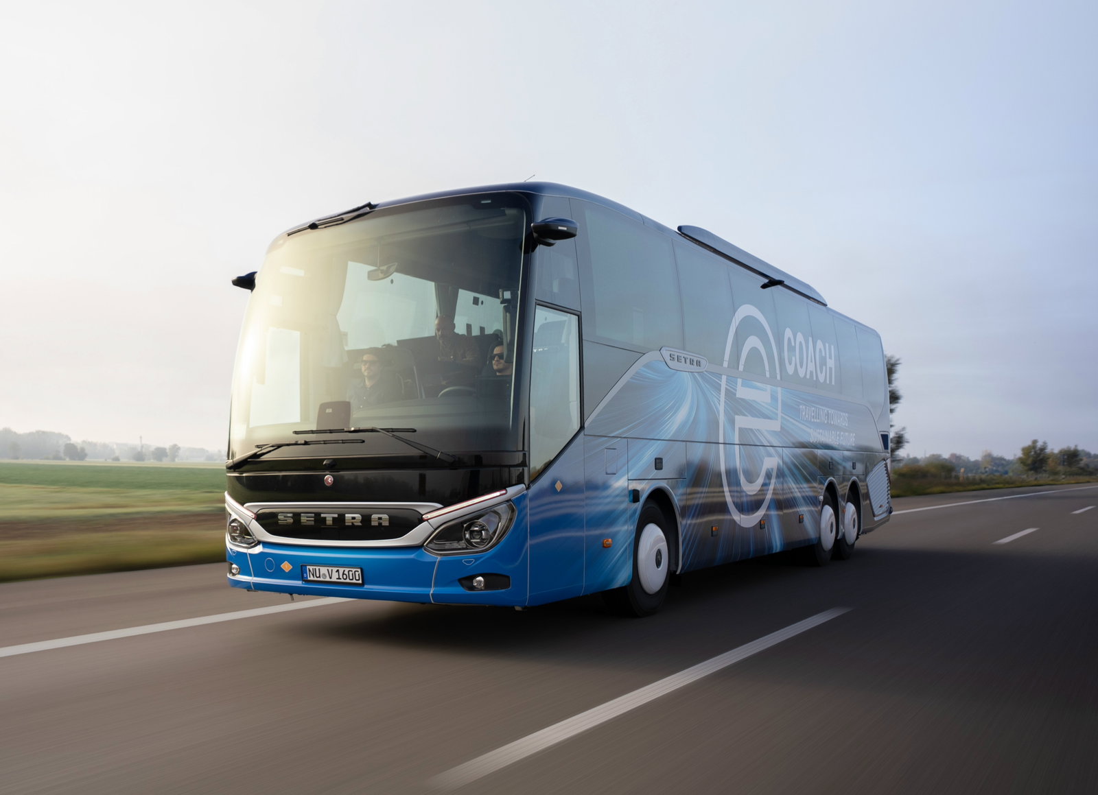 A gyakorlati tesztek szakaszába lépett a Daimler Buses elektromos turistabuszának fejlesztése