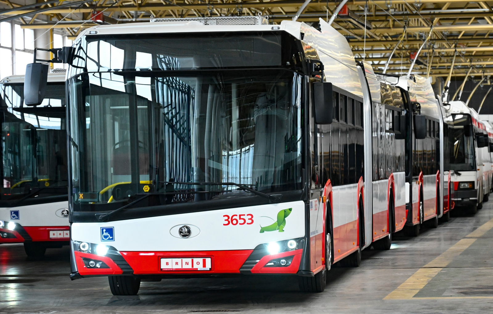 Negyven új csuklós trolibuszra írt ki tendert Brno, milliárdos trolitelep-fejlesztések is zajlanak