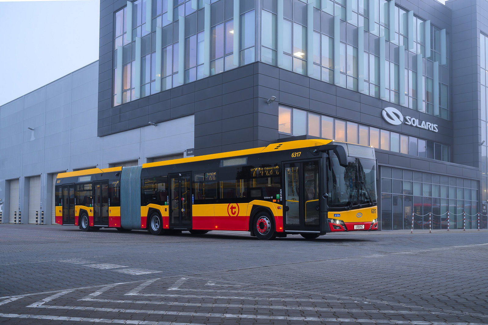 Újabb 50, evakuálási feladatokra is alkalmas Solaris csuklós dízelbuszt rendelt Varsó